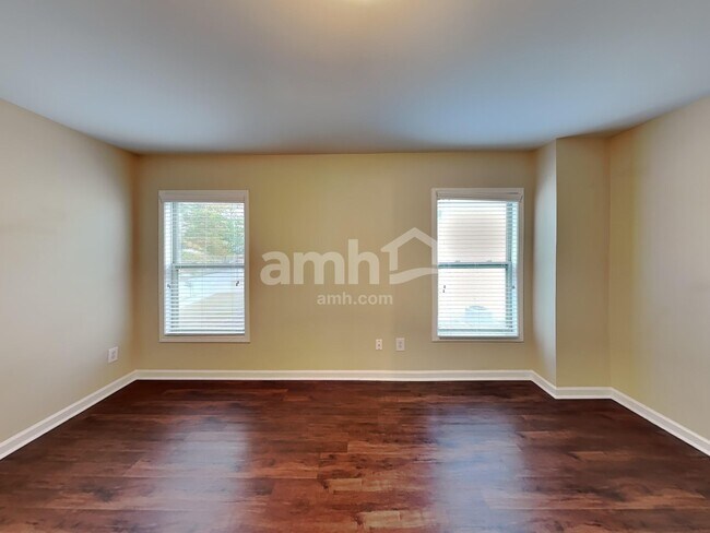 Building Photo - 850 Stonehaven Rd SW