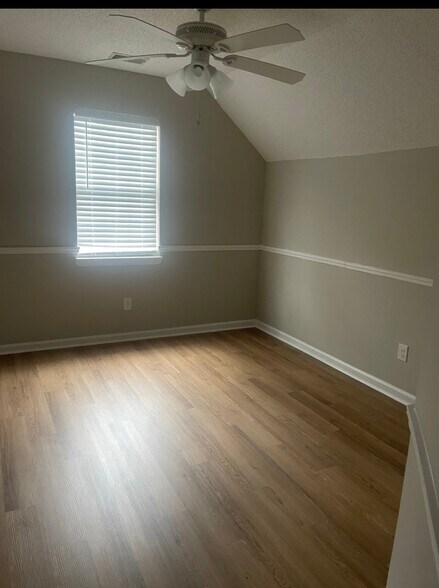 Building Photo - 205 N Trace Ln