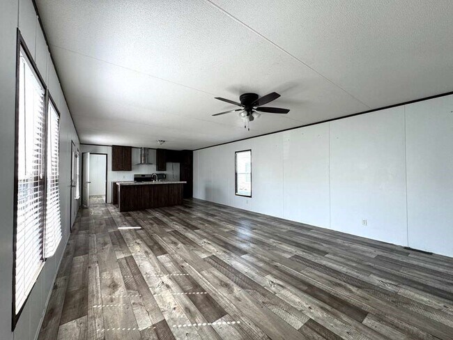 Building Photo - 16206 Wood Dr