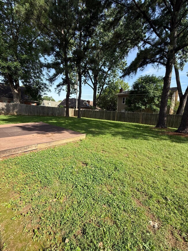 Building Photo - 8142 Creekside Cir S