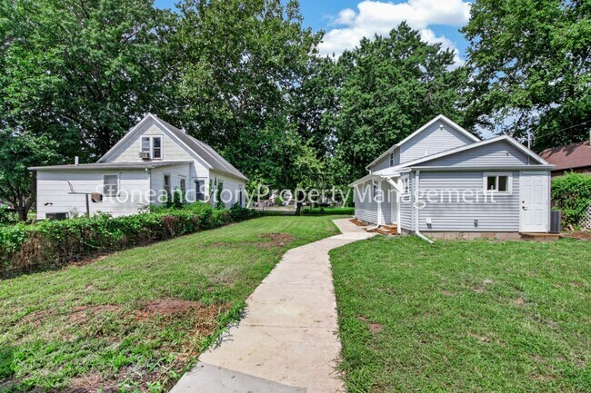 Building Photo - 414 NE Grattan St
