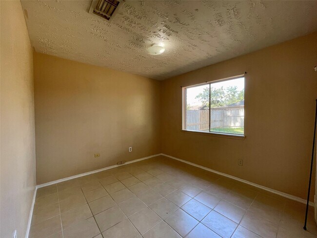 Building Photo - 11019 Almond Grove