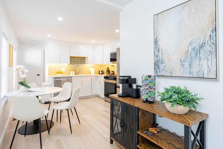 Building Photo - 42 White St Pl