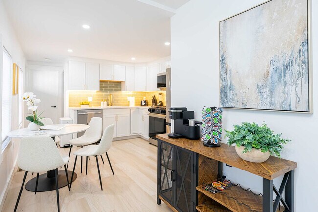 Building Photo - 42 White St Pl