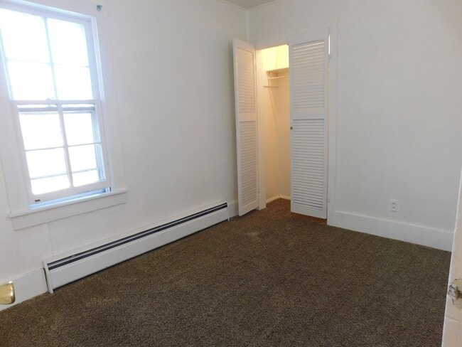 Building Photo - WALKING DISTANCE TO ST MARY'S