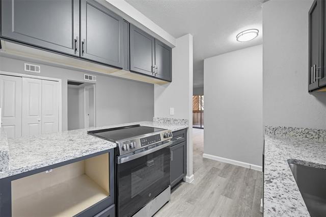 Primary Photo - 8110 Skillman St