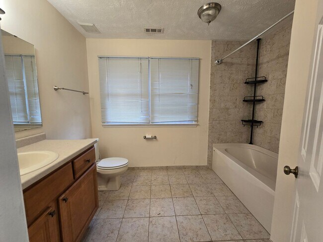 Building Photo - 504 Georgetown~ Lake Shore