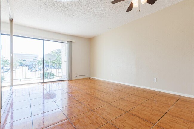 Building Photo - 2818 S Bartell Dr