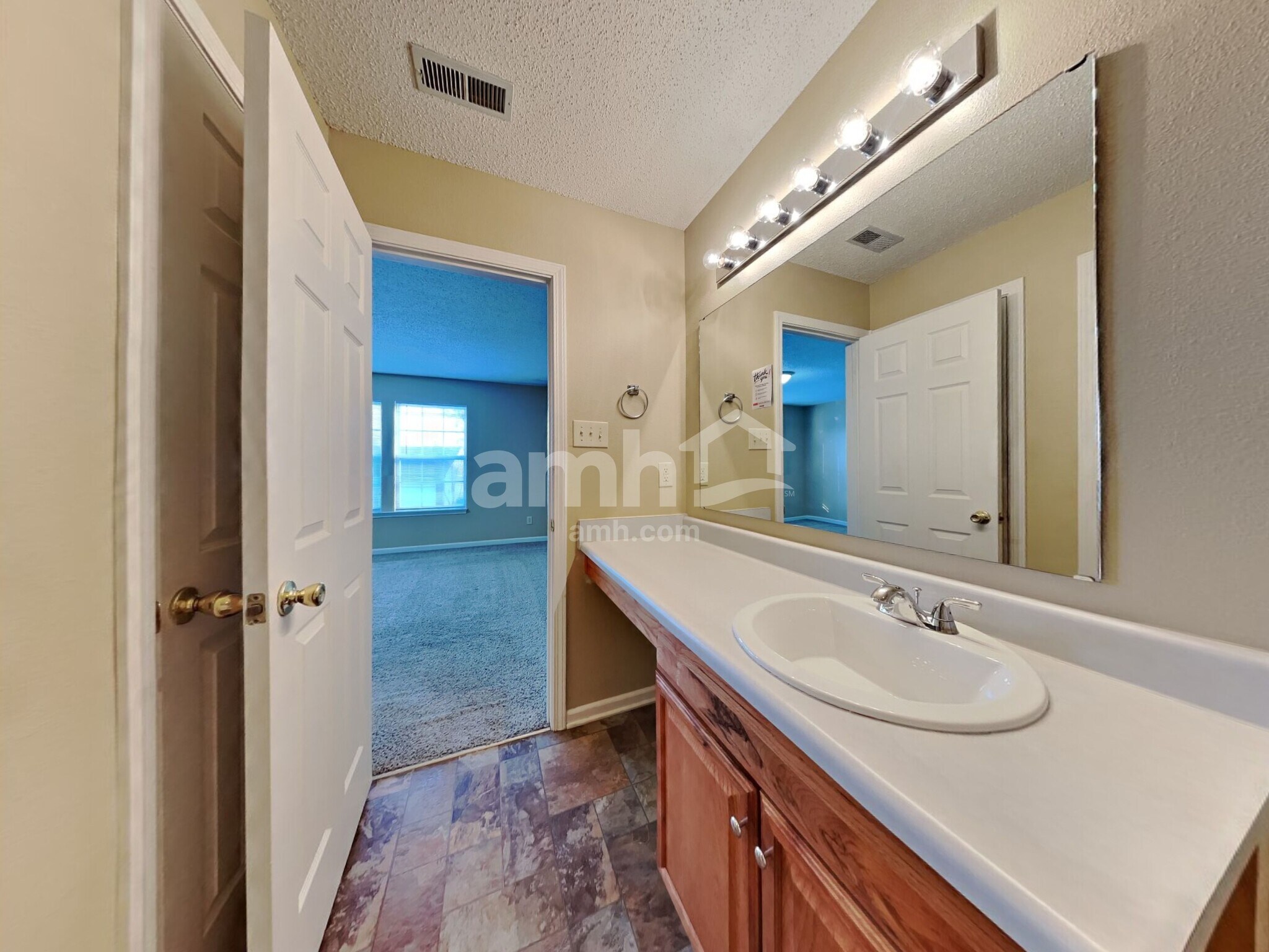 Building Photo - 2092 Fullwood Dr