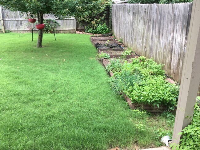 Building Photo - 4201 W Kent St