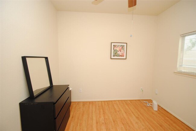 Building Photo - 6363 Provident Green Dr