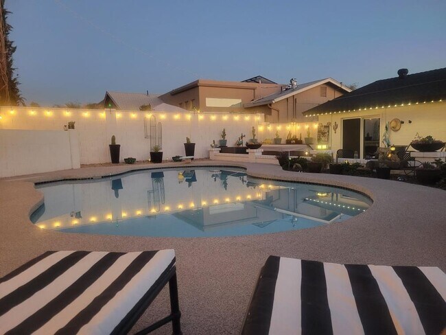 Building Photo - 1540 E El Camino Dr