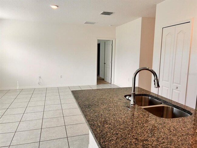 Building Photo - 170 E Fiesta Key Loop