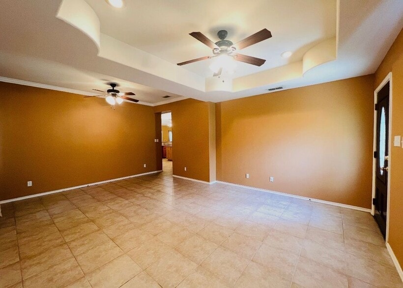 Building Photo - 2822 Regency Dr