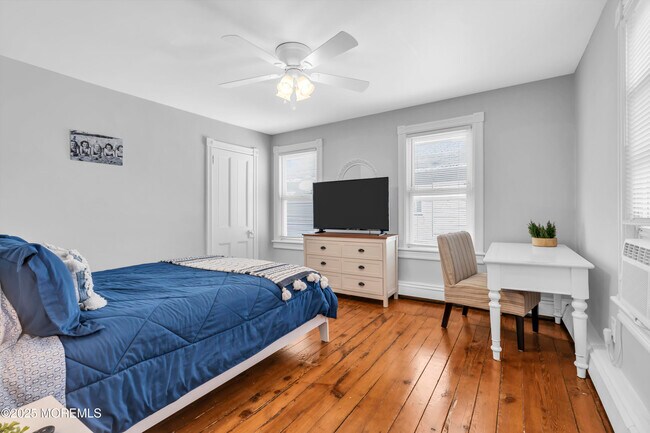 Building Photo - 6 Center St