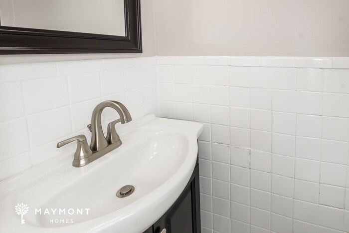 Building Photo - 911 Airport Blvd