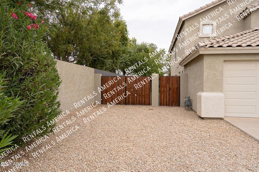 Building Photo - 6013 S Danielson Way