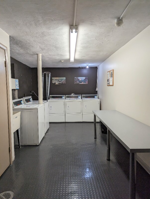 Building Photo - 112 Babcock St