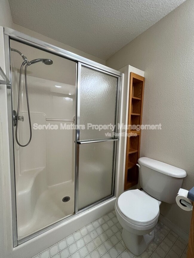 Building Photo - 4925 Hyatt Ln