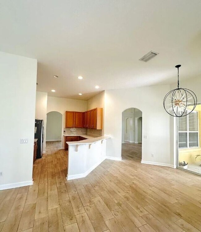 Building Photo - Your Dream Home Awaits! 5 bedroom 3 bath Single Family HOME!!