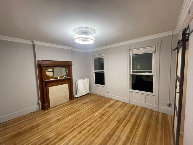 Bedroom - 539 Hamilton St