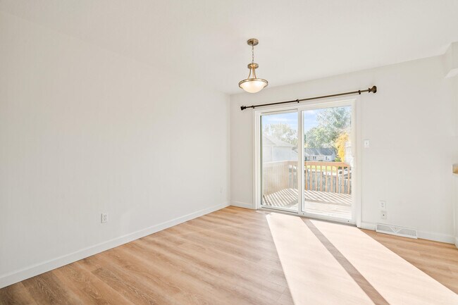 Building Photo - 3913 S Phoenix Rd
