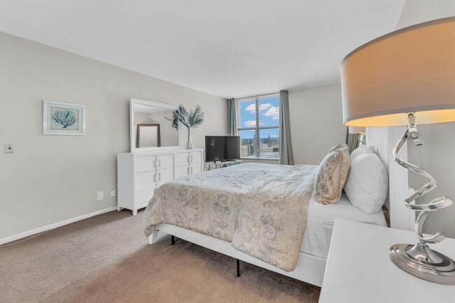 Building Photo - 3610 S Ocean Blvd