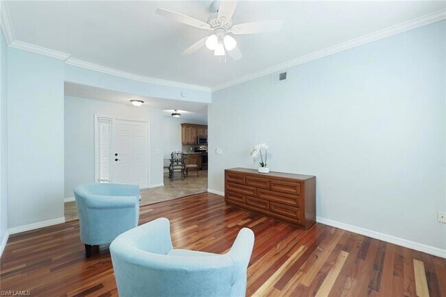Building Photo - 360 Robin Hood Cir