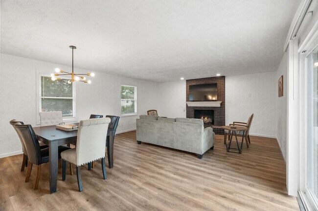 Building Photo - 11814 Flushing Dr