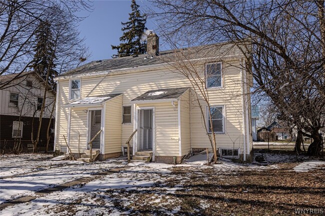 Building Photo - 609 24th St