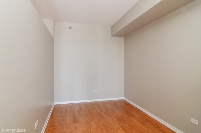 Building Photo - 210 S Desplaines St
