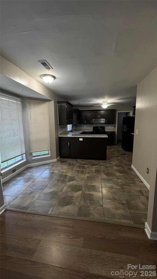 Building Photo - 2206 Killarney Pl