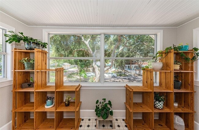 Building Photo - 833 1st St NE