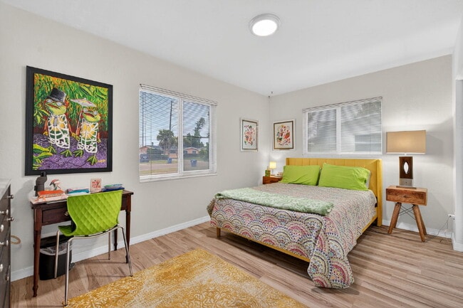 Building Photo - Island Living Made Easy — Remodeled 2BR Home, Fully Fenced Yard Near Downtown St. Pete