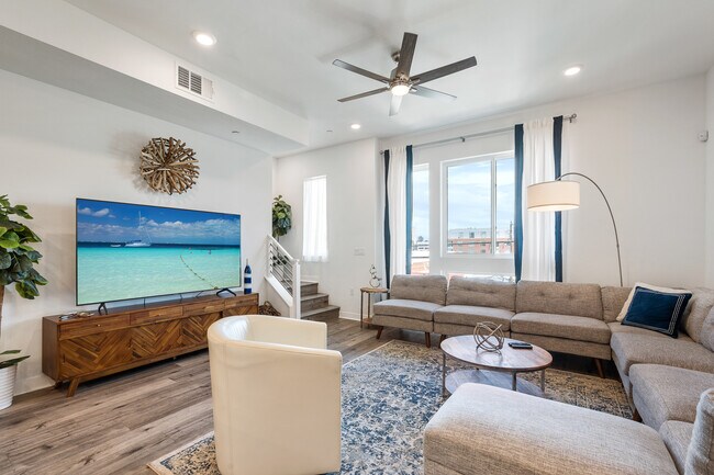 Building Photo - 281 W 8th St