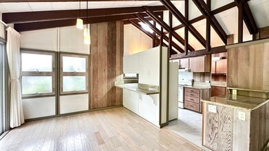 Building Photo - Spacious 3 BED/3 BATH Classic Maunawili Ho...