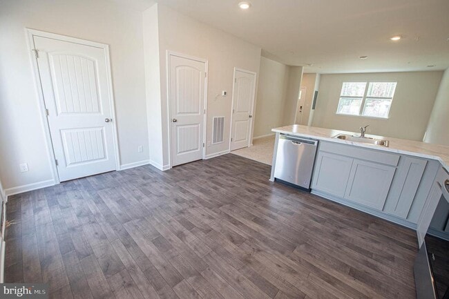 Building Photo - 128 Willowtree Ln