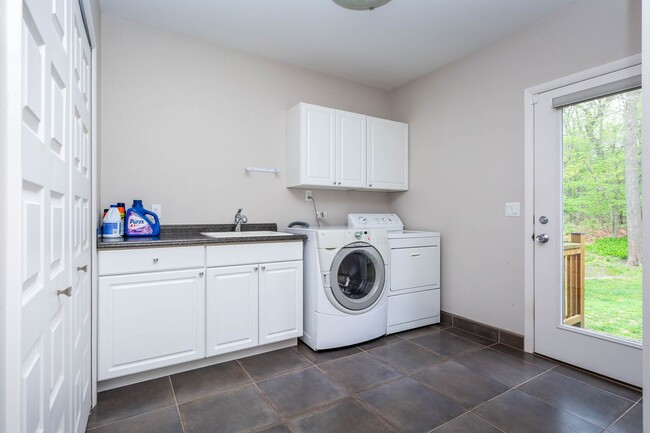Building Photo - SOPHISTICATED COMFORT in HISTORIC FRANKLIN