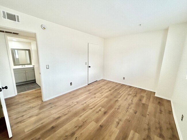 Building Photo - 4511 Murietta Ave