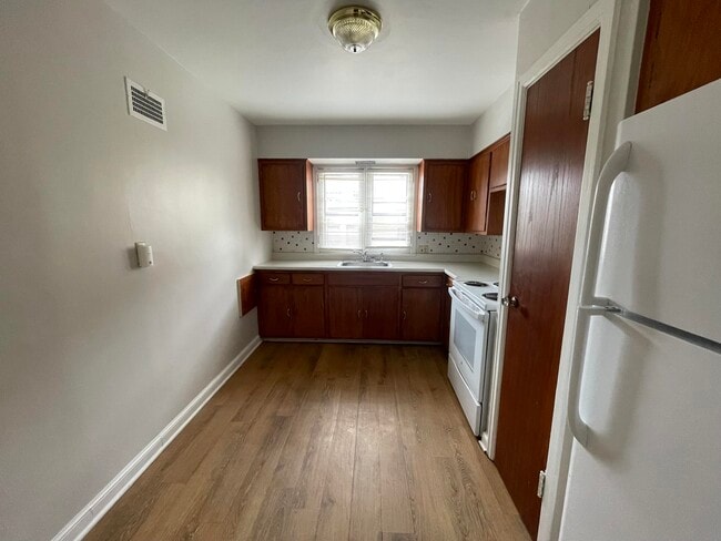Building Photo - 2020 S 82nd St