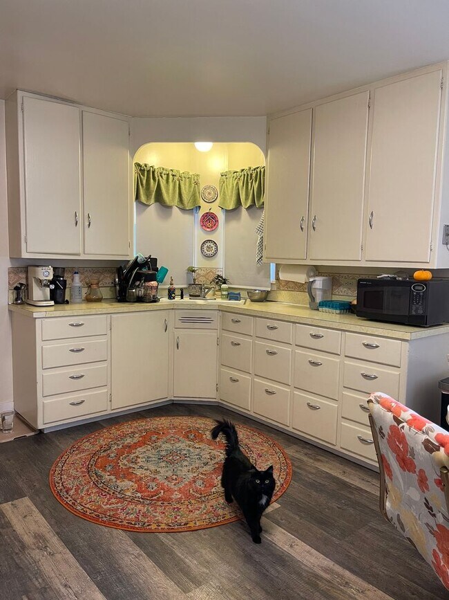 Building Photo - 123 Livingston St