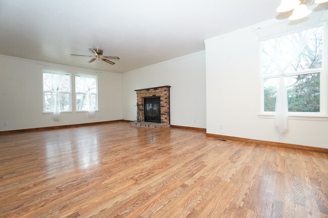 Building Photo - 2569 Camden Ln