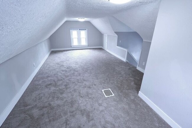 Building Photo - 893 Delia Ave