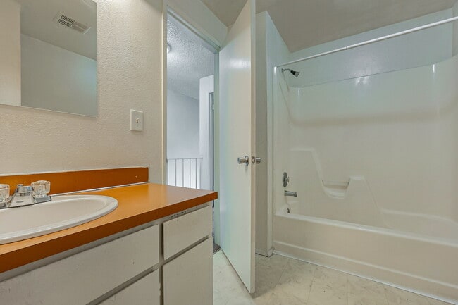 Building Photo - Available immediately, updated townhouse i...