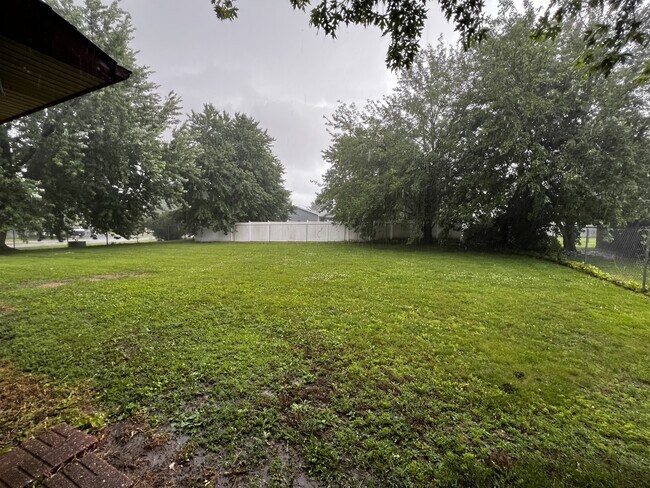 Building Photo - 515 Valley View Dr