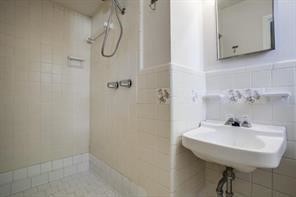 Building Photo - 2120 Healey Dr