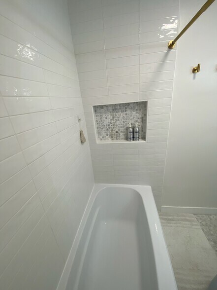 Building Photo - 970 Woodlake Dr