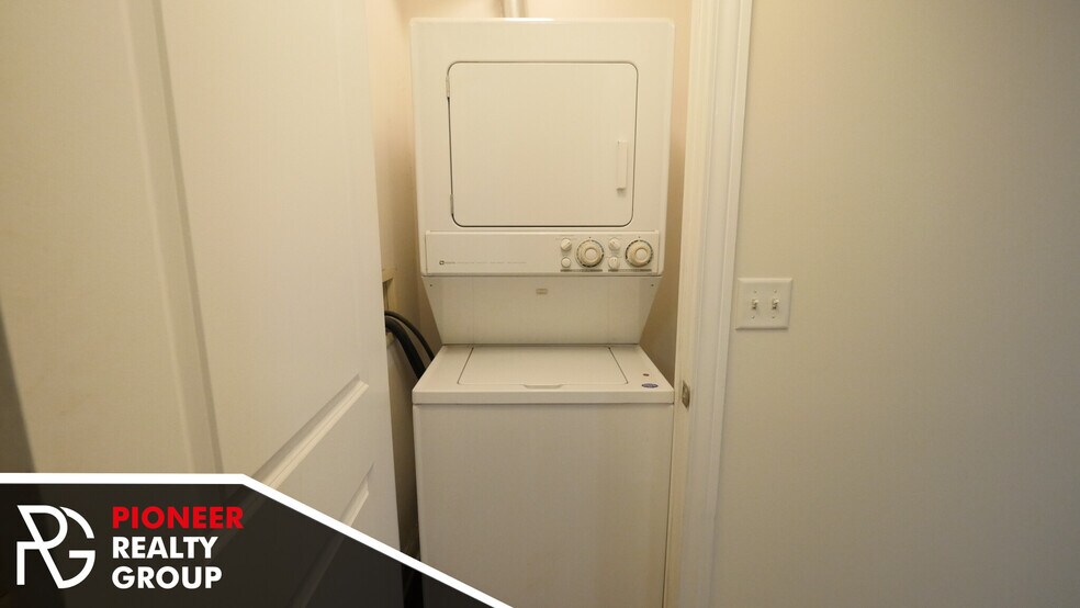 Building Photo - 736 W Addison St