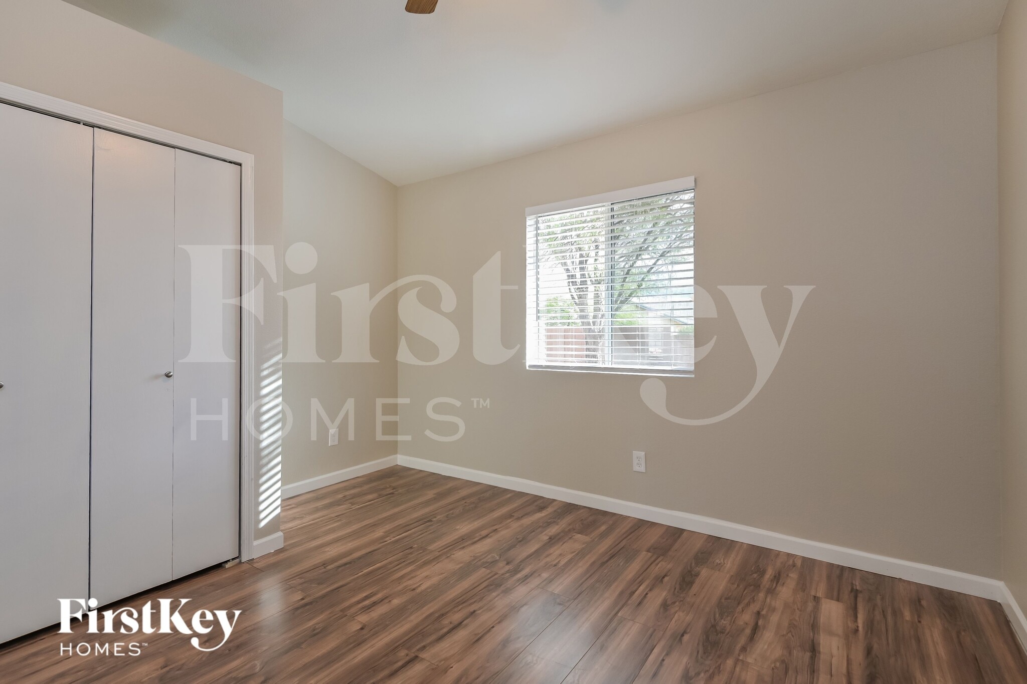Building Photo - 9550 E Caldwell Dr