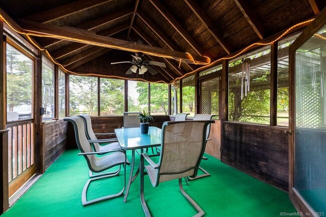 Building Photo - 131 Hemlock Dr